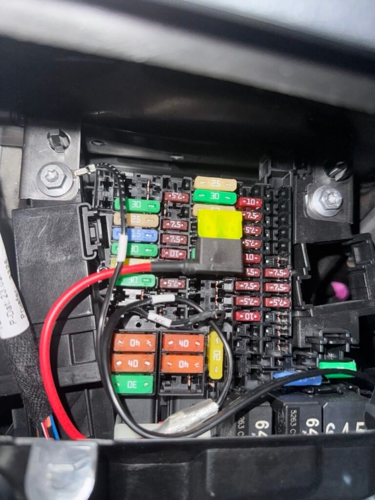 Installazione hardwire dashcam: fusibiliera con fuse trap