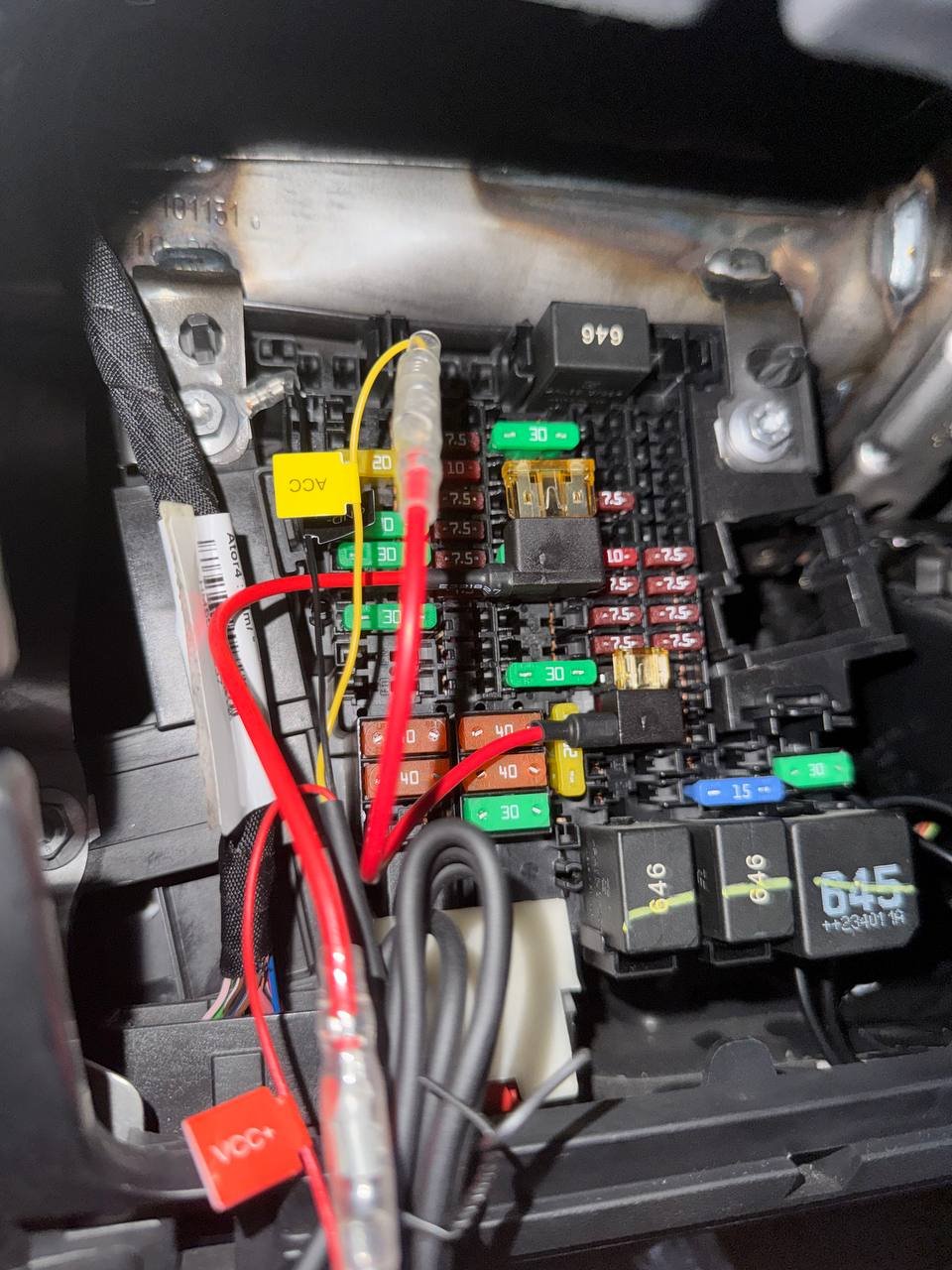 Fuse trap VCC e ACC collegati nella fusibiliera della Cupra Formentor